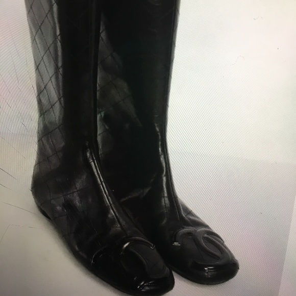 CHANEL mid tall quilted boot with paten leather snap fastner - Picture 5 of 7